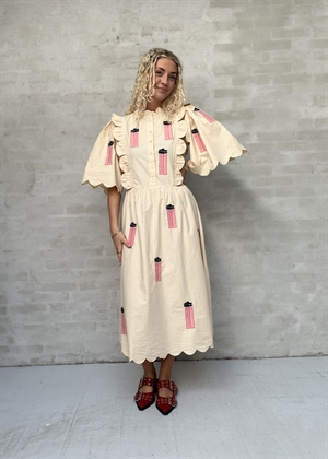 Embroidered midi kjole with Scallops Ivory Stella Nova 